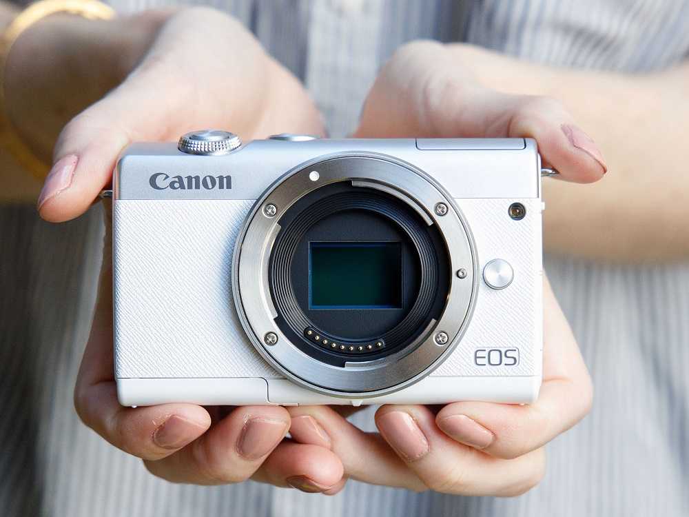 Canon EOS C200 - короткий, но максимально информативный обзор. Для большего удобства, добавлены характеристики, отзывы и видео.