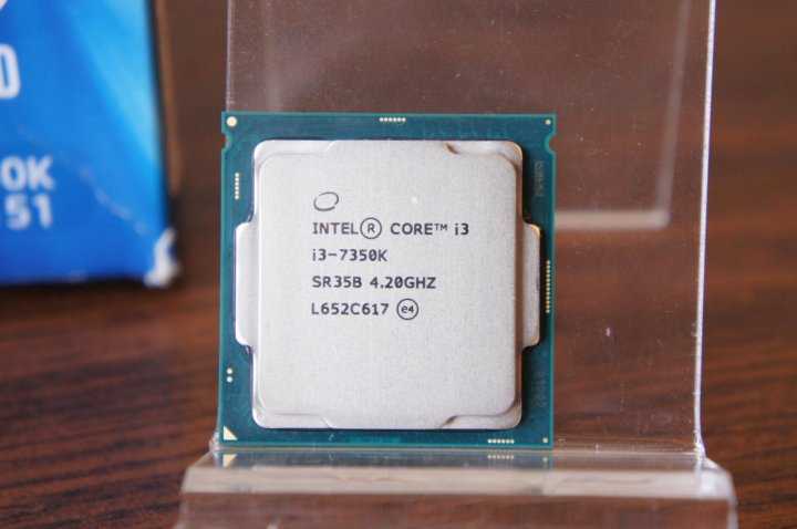 Intel core i3-7320 vs intel core i9-10900